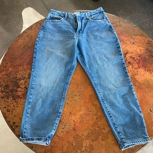 GOOD AMERICAN cropped denim jeans size 8/29